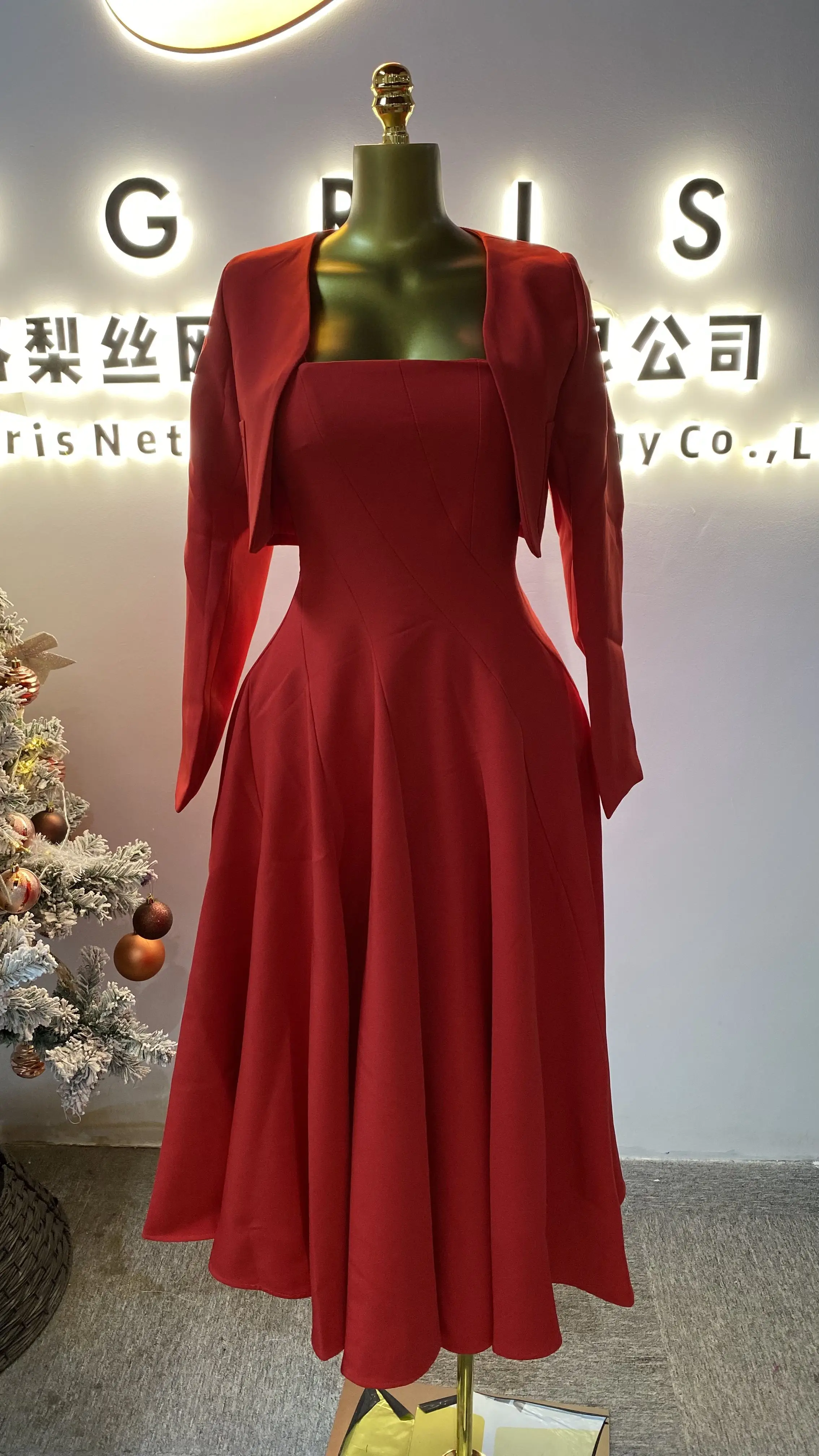 

2025 Red Backless Bow Pleated Evening Gown for Women, Elegant and Sexy Dress-GZXX091
