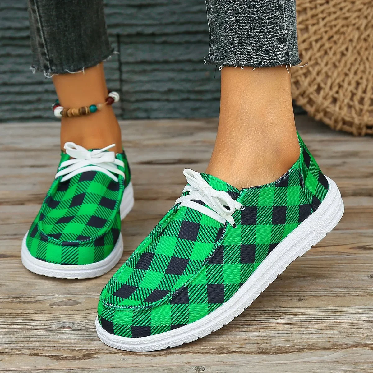 

Canvas Shoes Woman Light Weight Slip-on Flat Sneakers Ladies Summer Breathable Cloth Loafers Design Espadrilles Luxury Shoes