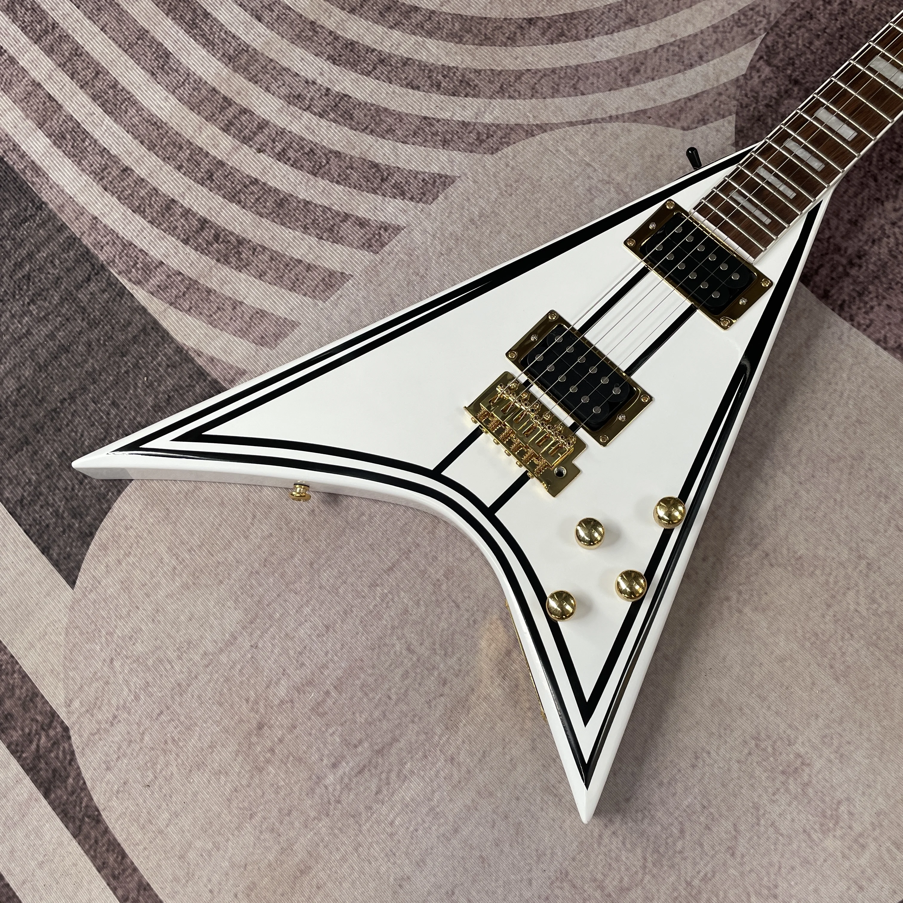 

White Jaksn V Electric Guitar Gold Hardware Tremolo HH Fast Ship