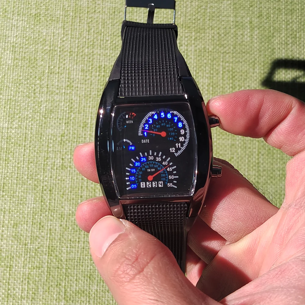 ผู้ชายแฟชั่นนาฬิกาข้อมือควอตซ์กีฬาการบิน LED นาฬิกาอิเล็กทรอนิกส์ Fan Racing Dashboard Creative ชายนาฬิกาดิจิตอลสําหรับชาย