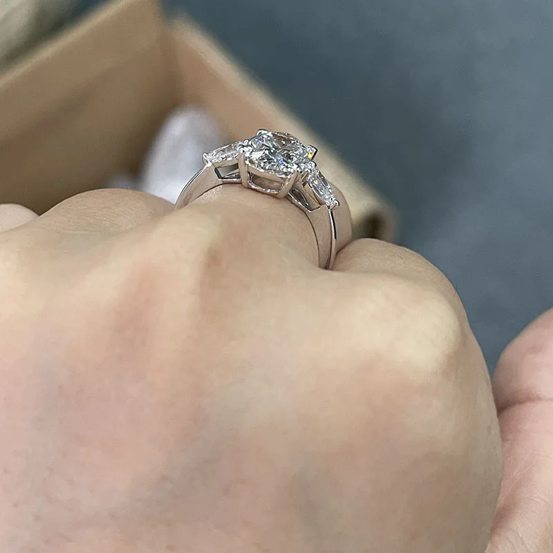 IGI-Zertifizierter 3 Karat Ovaler EF VS-VVS Labor-Diamantring aus Massivem 950 Platin Eleganter Verlobungs- und Jubiläums-Schmuckring – Detail 9