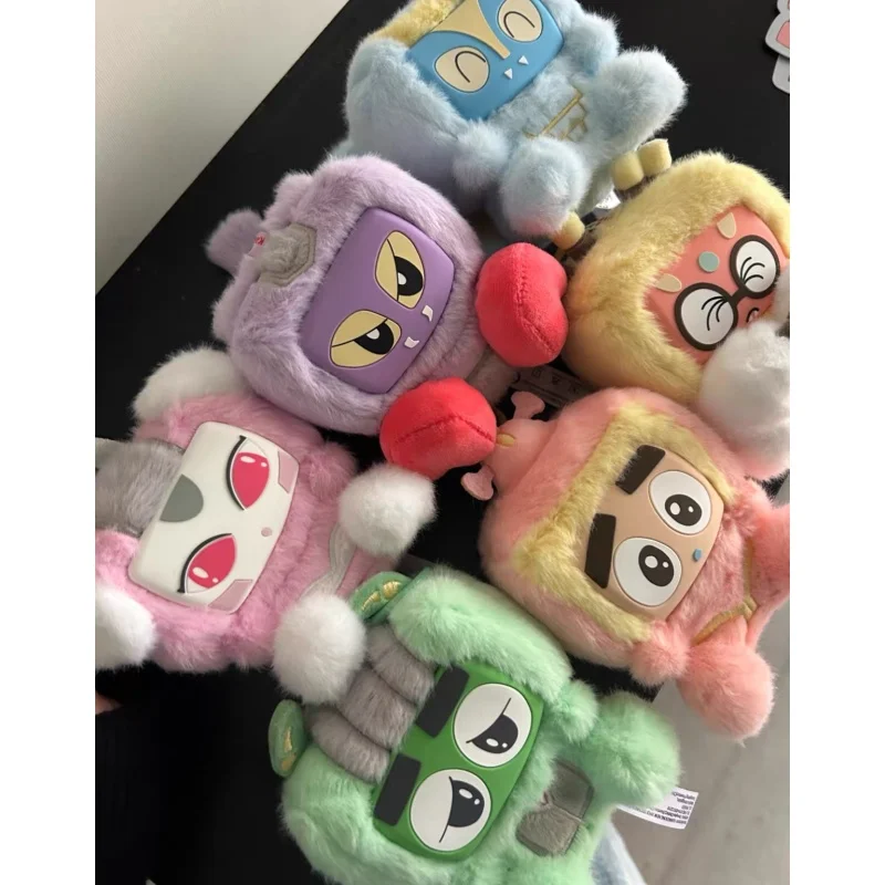 Nuevo llavero de silicona de la colección Jaki Iron Armor Little Treasure Caramel Squad, con diseño de muñeca adorable, ideal para colgar en bolsos o como adorno.