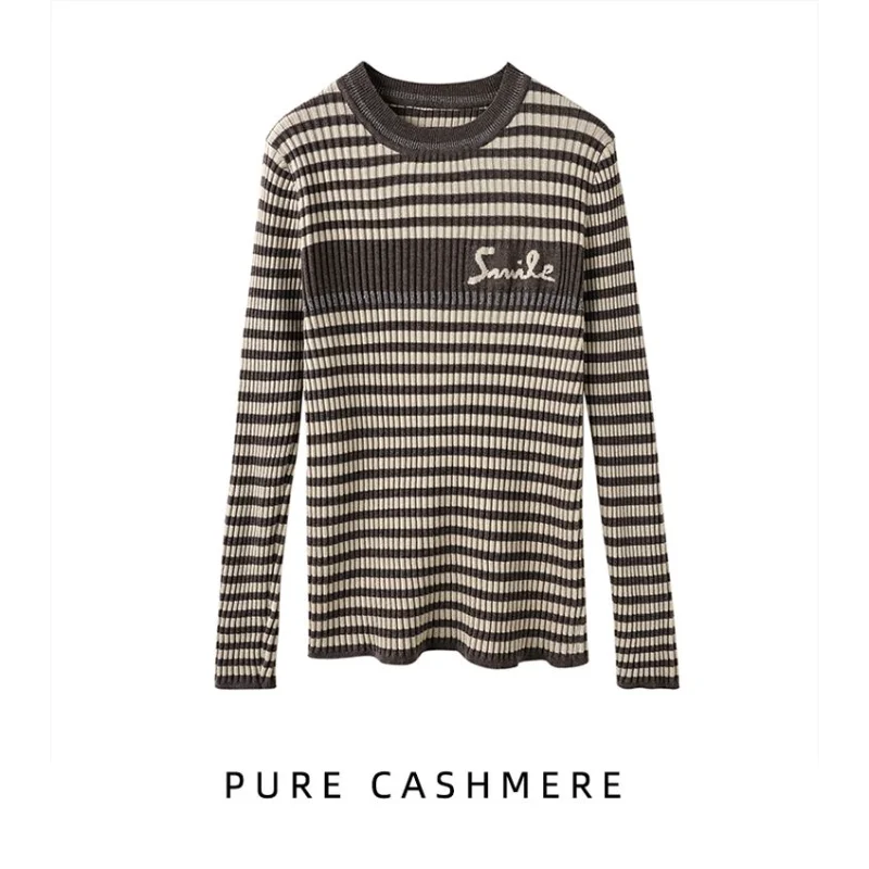 

Новый тонкий свитер с круглым вырезом и длинными рукавами в полоску