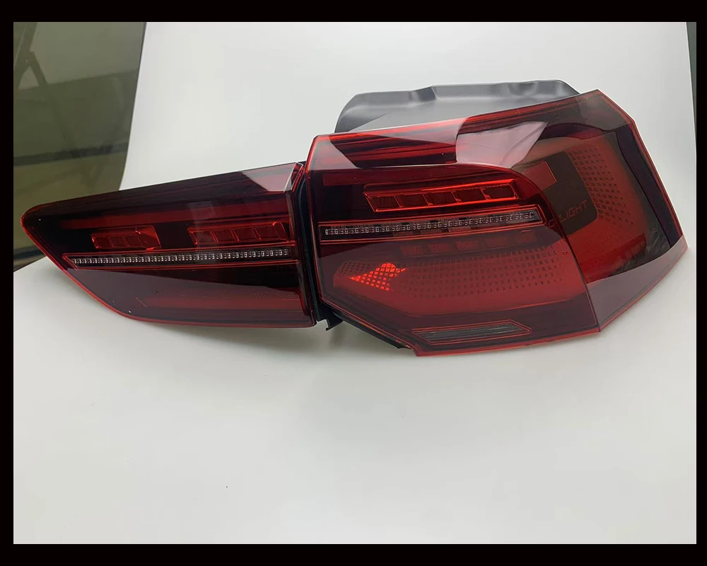 

Подходит для Golf 8: Модификация задних фонарей (низкая комплектация) и светодиодные последовательные поворотники (высокая комплектация)