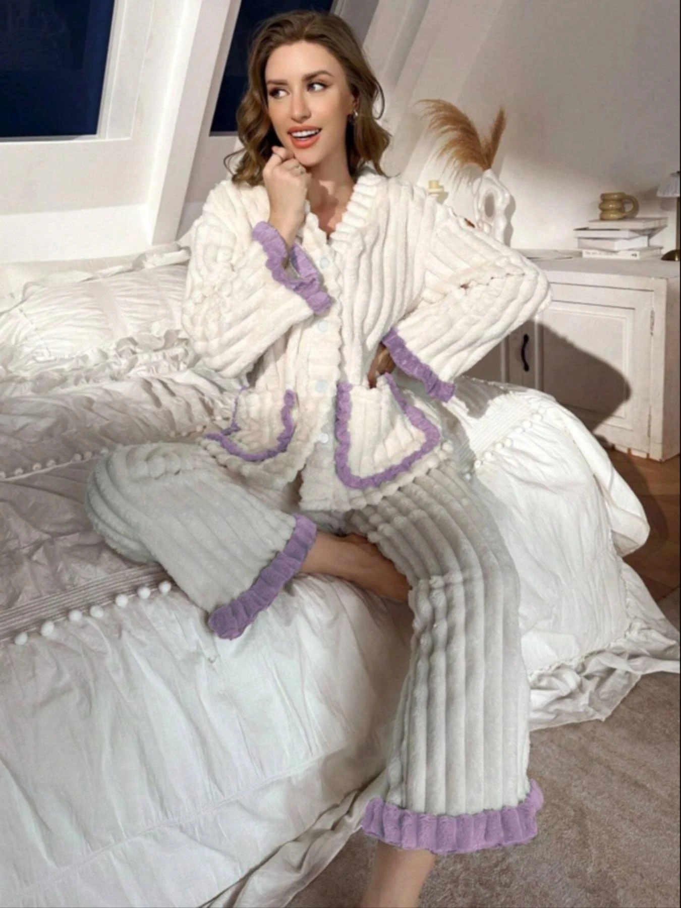 Women's Sweet Warm Pajama Set Winter Jacquard Coral Fleece Lined Thickened Long Sleeve Top & Pants Pajamas Loungewear Set Pjs