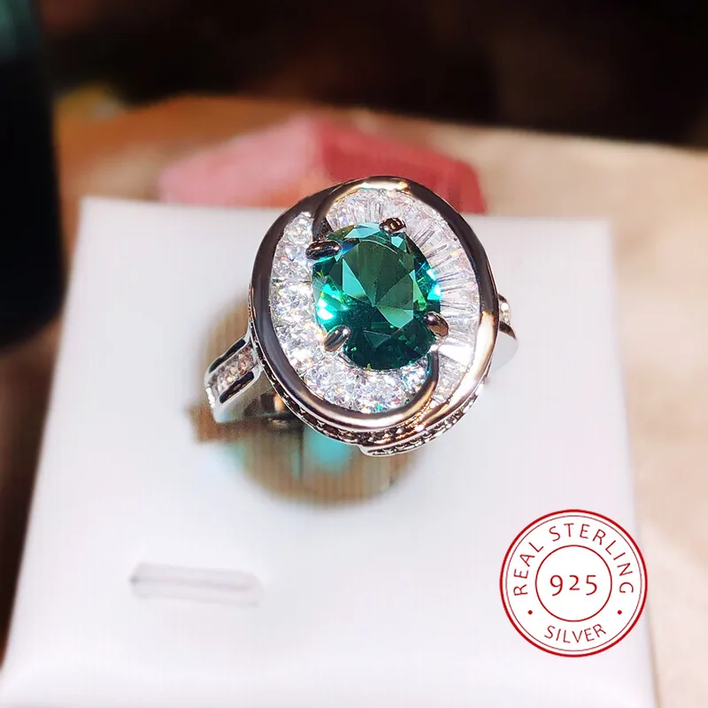 Elegant Luxury 925 Silver Emerald Oval Ring Shiny Full of Diamond Zircon Fashion Ladies Haute Banquetteers Do Not Fade Jewelry