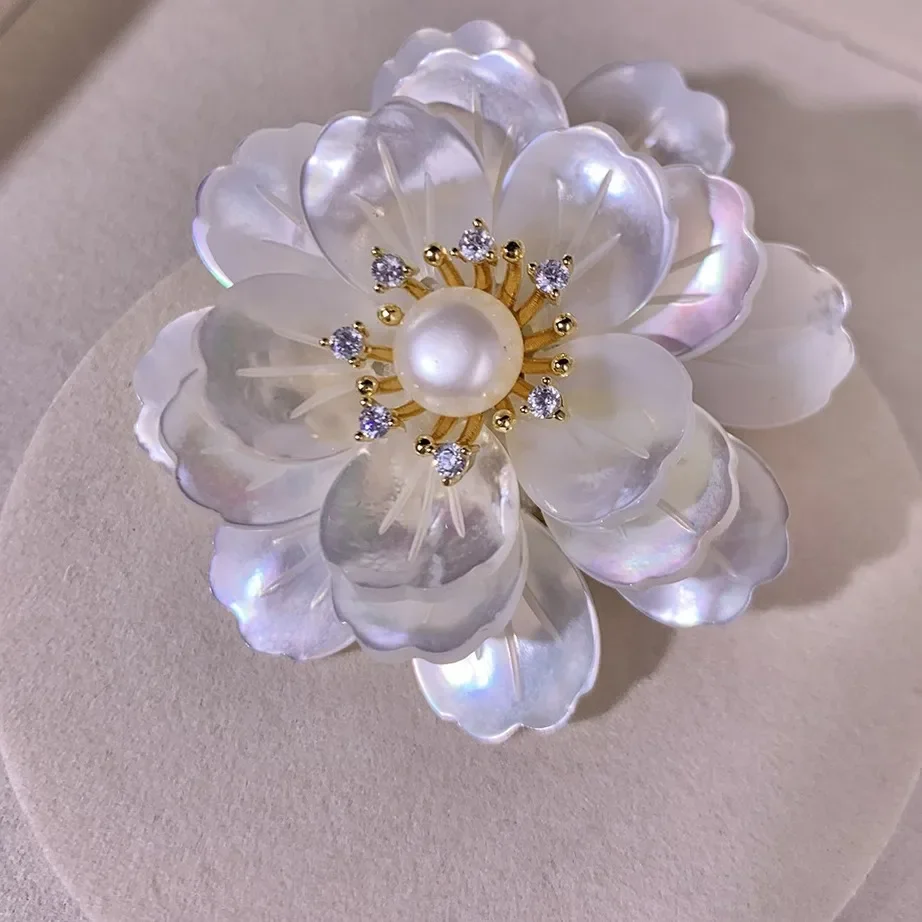 Jewelry Fair Jewelry, Natural Freshwater Fritillary of Pearl Camellia Brooch