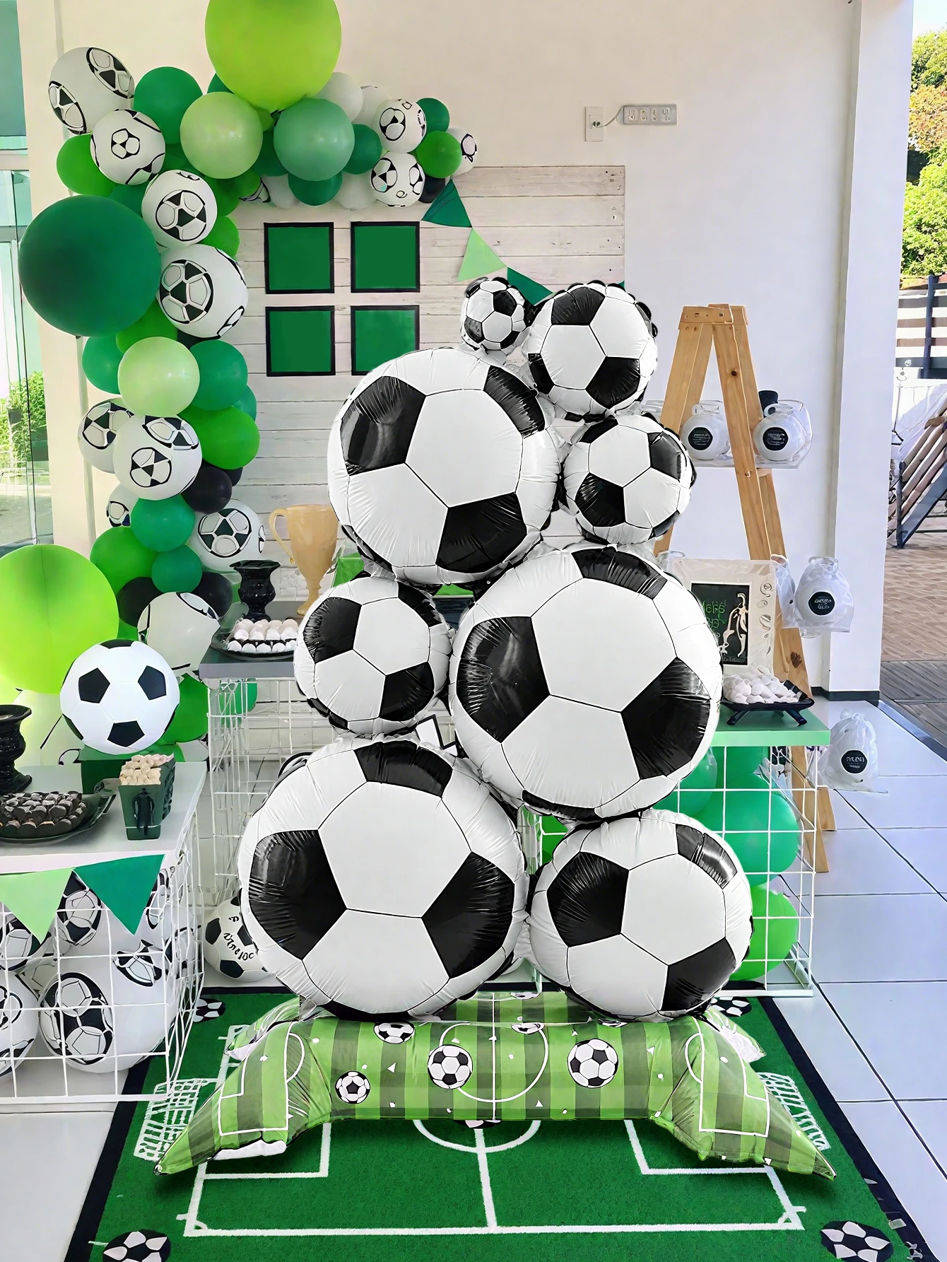 قطعة واحدة من كومة كرة القدم الدائمة من بالونات رقائق الألومنيوم، مناسبة لتزيين ملعب كرة القدم، وديكور حفلات أعياد الميلاد