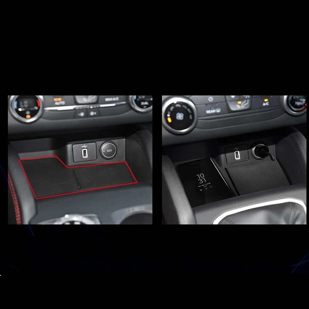 1Pcs Black Wireless Charging Pad 15W Quick Charge Device For Ford Focus MK4 2019-2023 Car Phone Holder Mount ABS Material