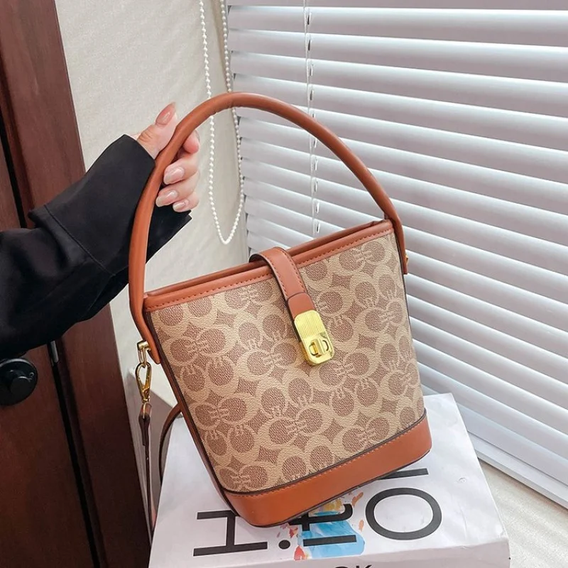 

High-End Leather Commuter Tote Bag Women's Large Capacity Minimalist Simple Vintage Fashion Paris Style