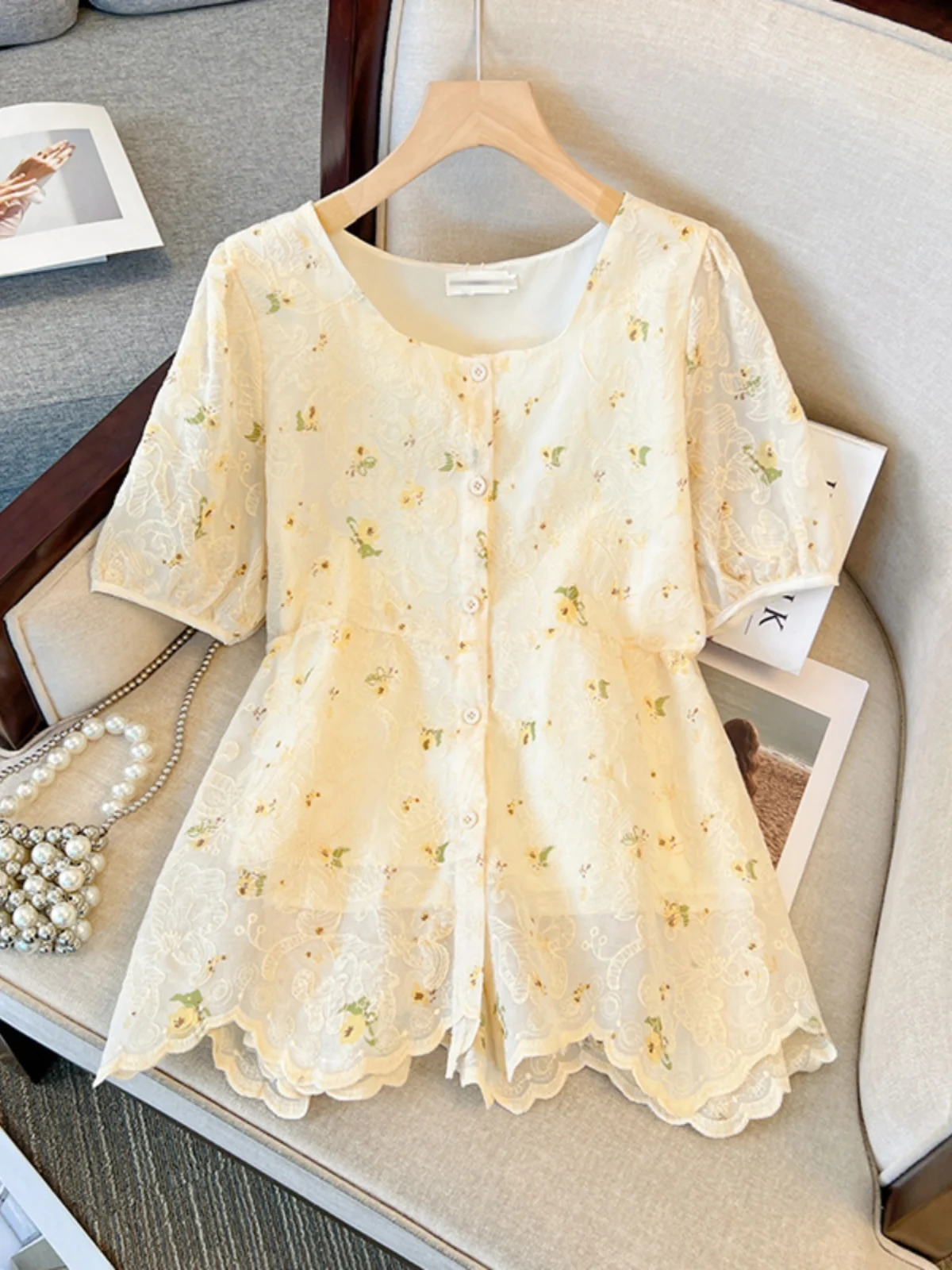 

Женская рубашка больших размеров с цветочным принтом, свободного кроя, с квадратным воротником, летняя, новый стиль, универсальная, скрывающая живот, дизайнерский топ