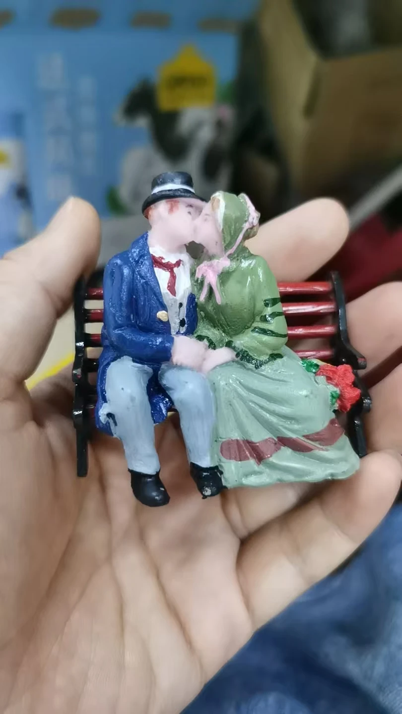 Resin figure mental psychological sand table game box court therapy  kissing lover  on  chair