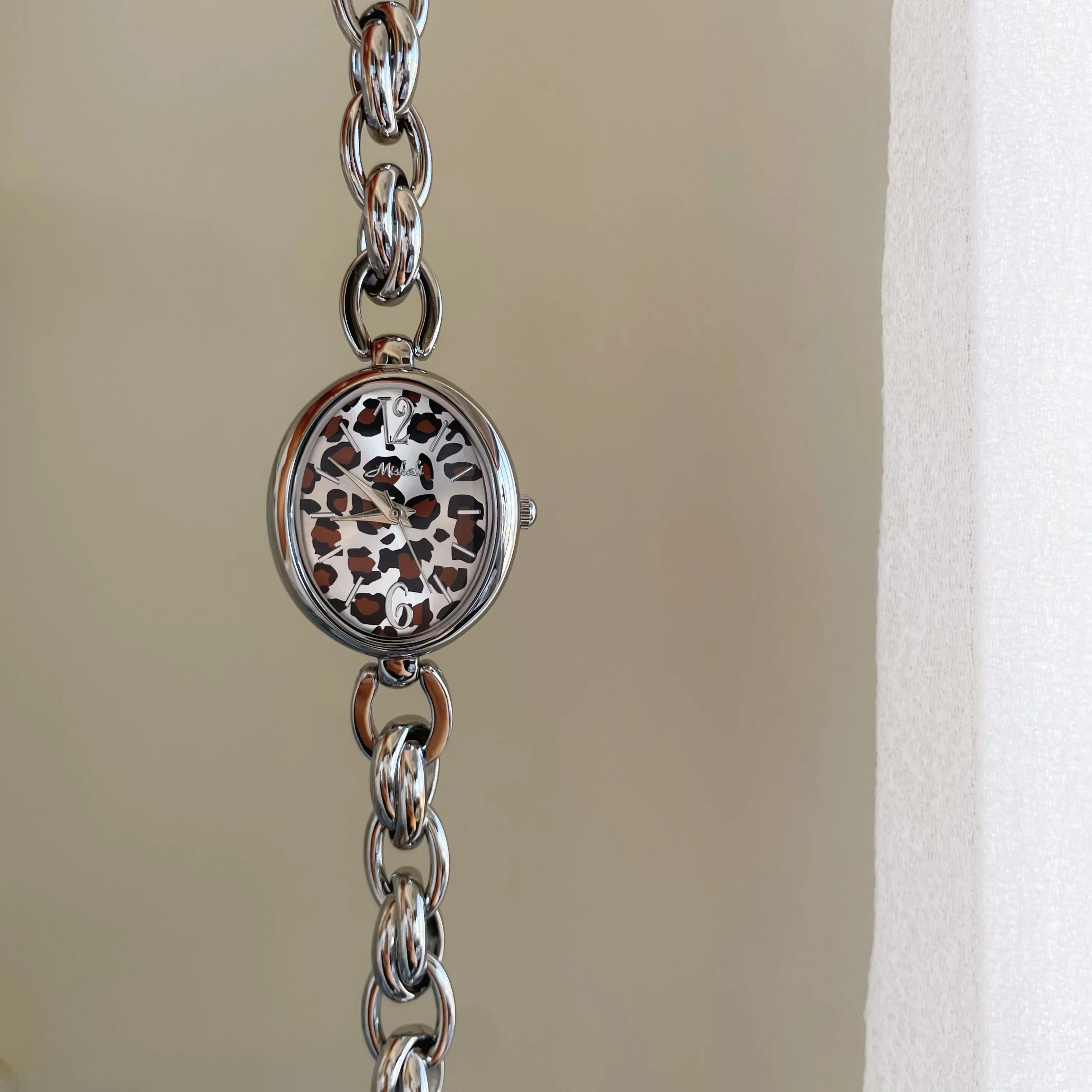 

New High-End Leopard Print Oval Dial Bracelet Watch For Women, Exquisite Quartz Watch, 2026 New Style, Women'S Gift.