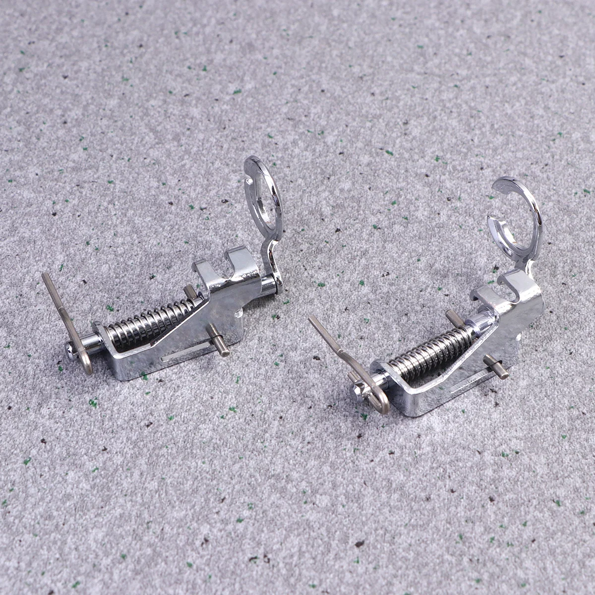 2 قطعة ماكينة خياطة قطعة قدم الضغط في ماكينة الخياطة الربيع قابل للتعديل مفتوحة إغلاق اصبع القدم المعدنية اللحف التطريز القدم لآلات عرقوب منخفضة المحلية