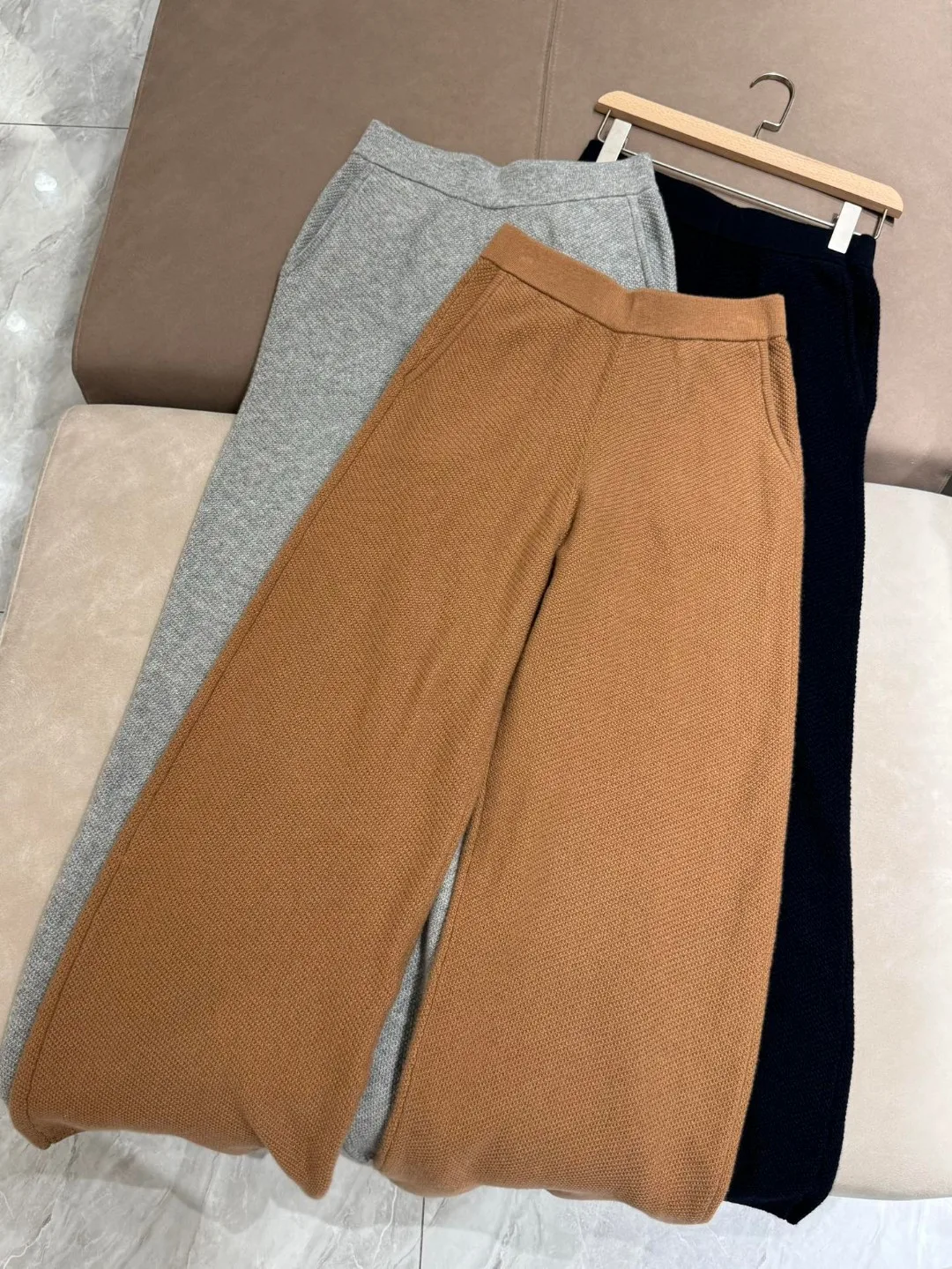 Casual luxurious solid color knitted pants suit