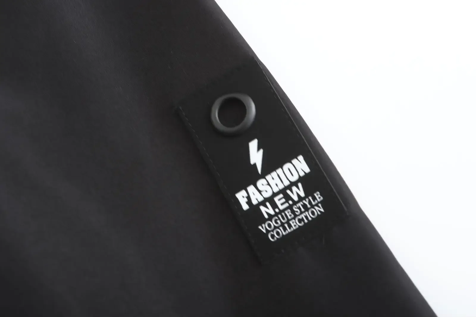 Diese Slim-Fit-Herrenjacke mixt klassischen Charme und neuer Stil, lässige Drucke, gut für den täglichen Gebrauch und zum Entspannen zu Hause.