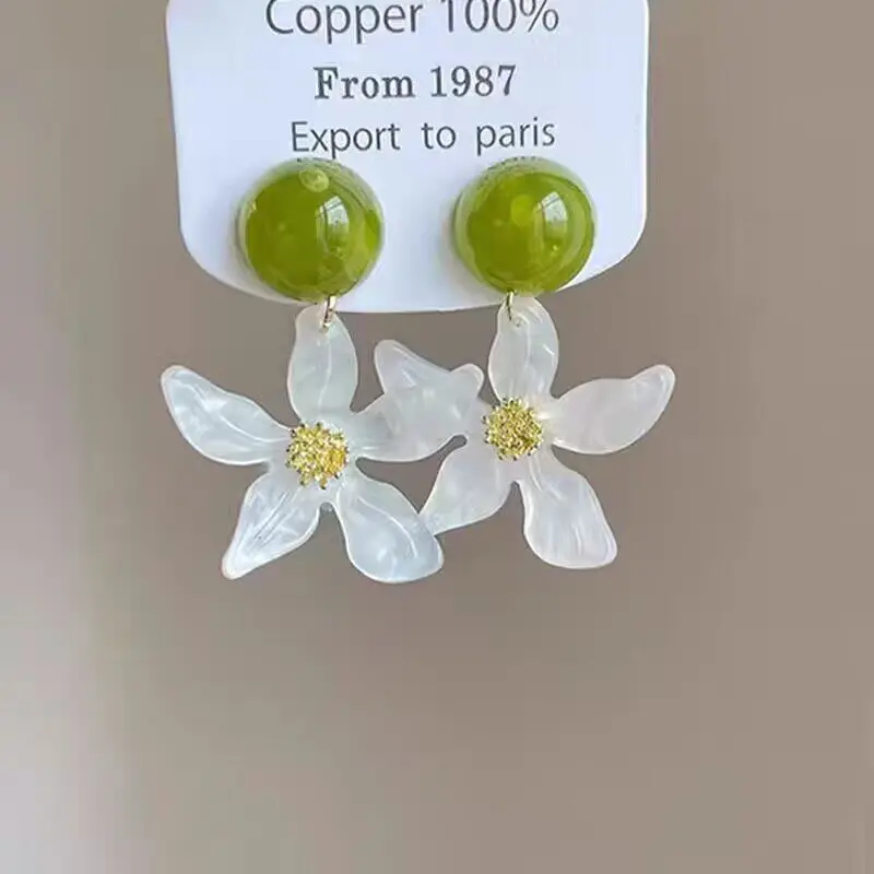 Stud Earrings White Flower Summer Nature Fresh Sweet Premium Resin Mini Lightweight Versatile Daily Party Women