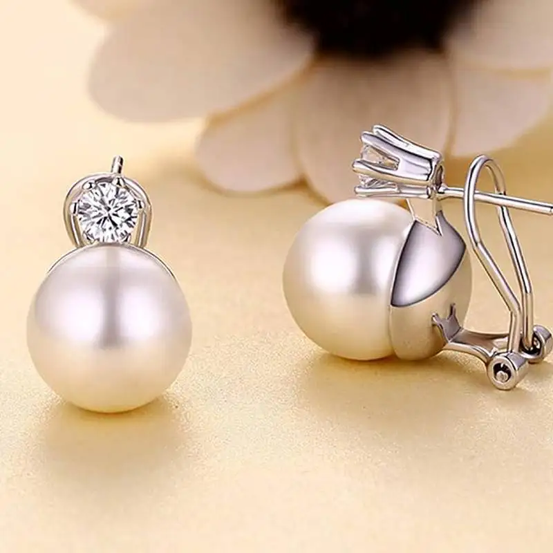 Huitan Damen-Ohrstecker mit Imitationsperle und brillantem CZ, modische Accessoires für Hochzeit, Verlobung, Party, eleganter Schmuck