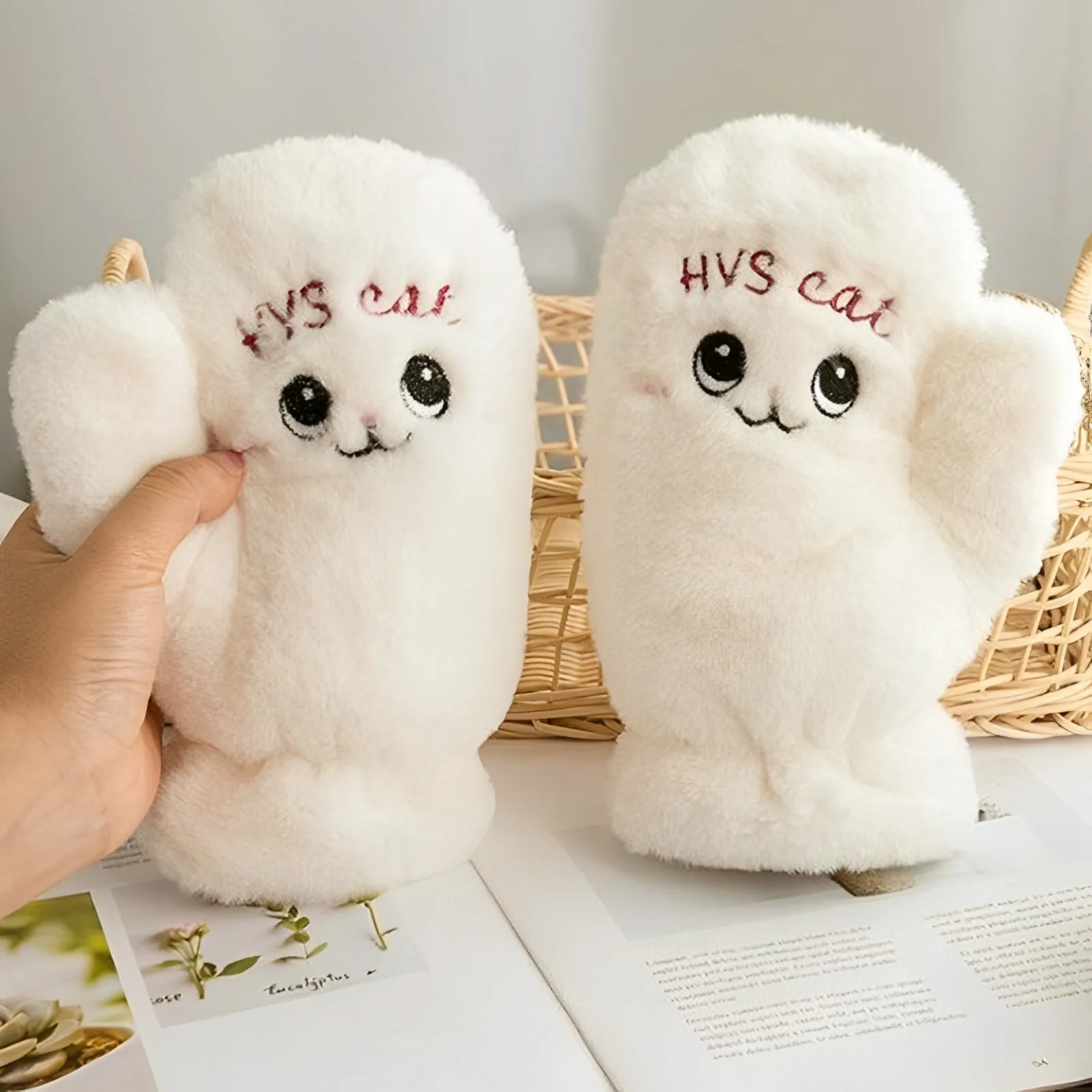 

New Women Plush Gloves Cute Cartoon Cat Embroidery Winter Korean All Fingers Glove Outdoor Sports Ski Soft Thicken Warm Mittens