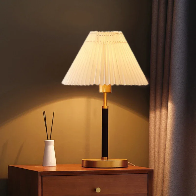 Minimalist ische plissierte Tisch lampen kreatives Design Wohnzimmer Schlafzimmer Hotel Nachttisch Licht Touch Schalter Retro Licht Luxus Schreibtisch lampe