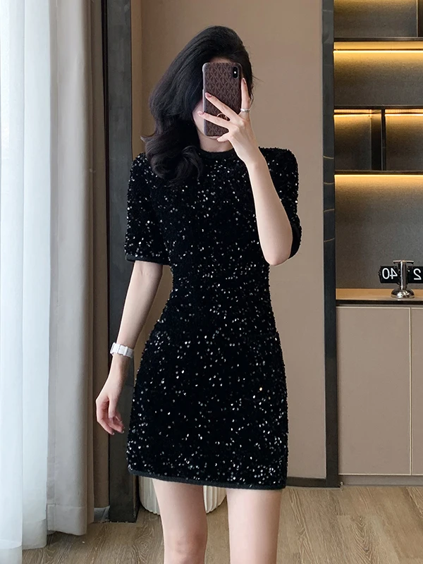 여름 신상 여성 반팔 라운드넥 반짝이는 슬림핏 드레스 화려한 자수 블랙 미니 드레스 패셔너블 출퇴근룩