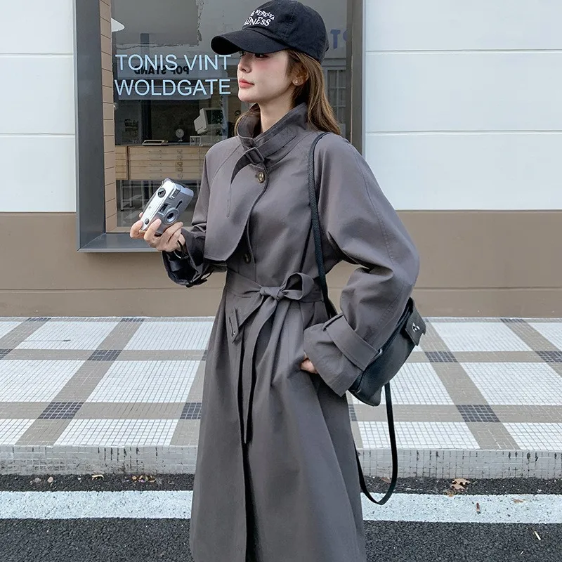 A new youthful versatile comfortable skin-friendly casual neat elegant and laid-back trench coat