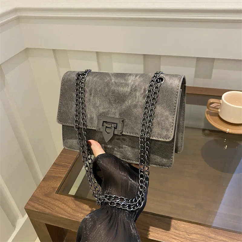 

Popular New Shopping Versatile Crossbody Chain Shoulder Bag Retro And Fashionable Small Square Bag