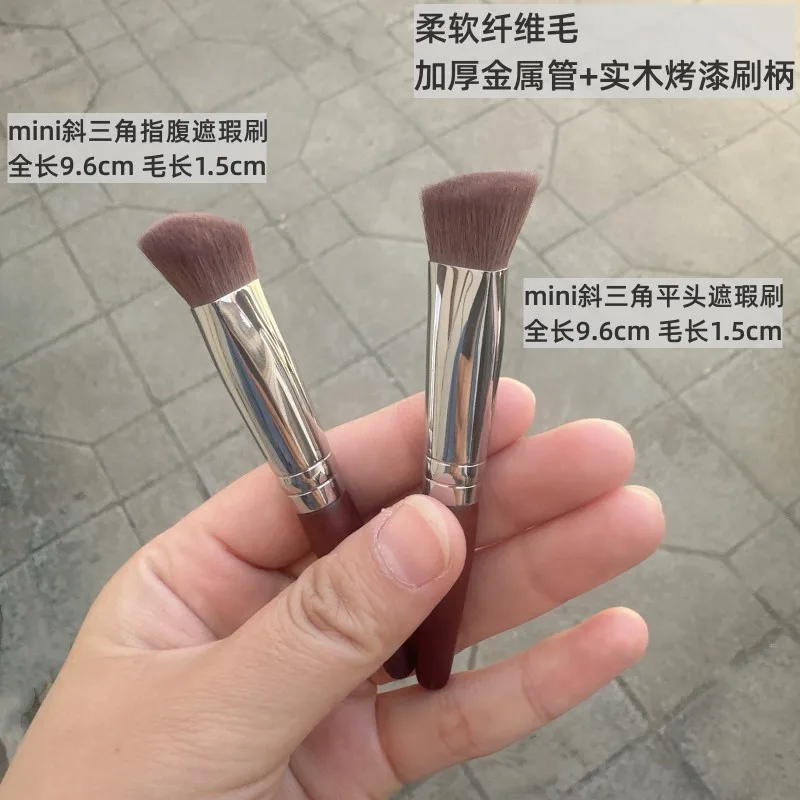 Mini Triangle Foundation Brush Concealer Brush Finger Abdomen Partial Concealer Brush High-gloss Brightening Soft Bristles