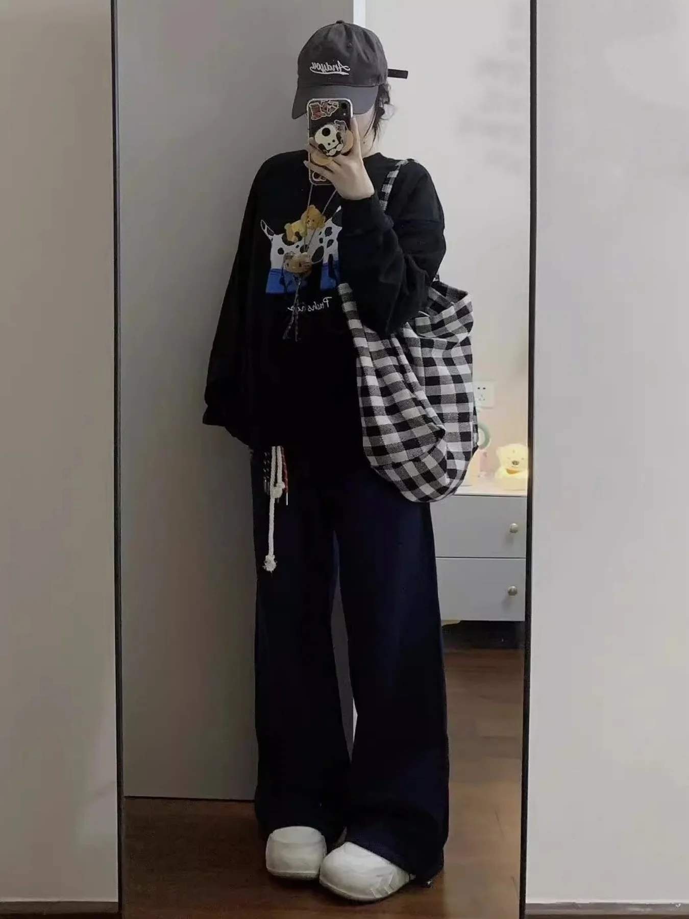 New Autumn and Winter Fleece-Lined and Thickened Wide-Leg Pants! American Retro Patchwork with Contrasting Colors Directly Hits the Aesthetic Mark, Loose Fit Hides Flaws and Makes You Look Slimmer, Suitable for Daily Commuting, Versatile with Sweatshirts and Jackets, a Must-Have for Autumn and Winter Outfits