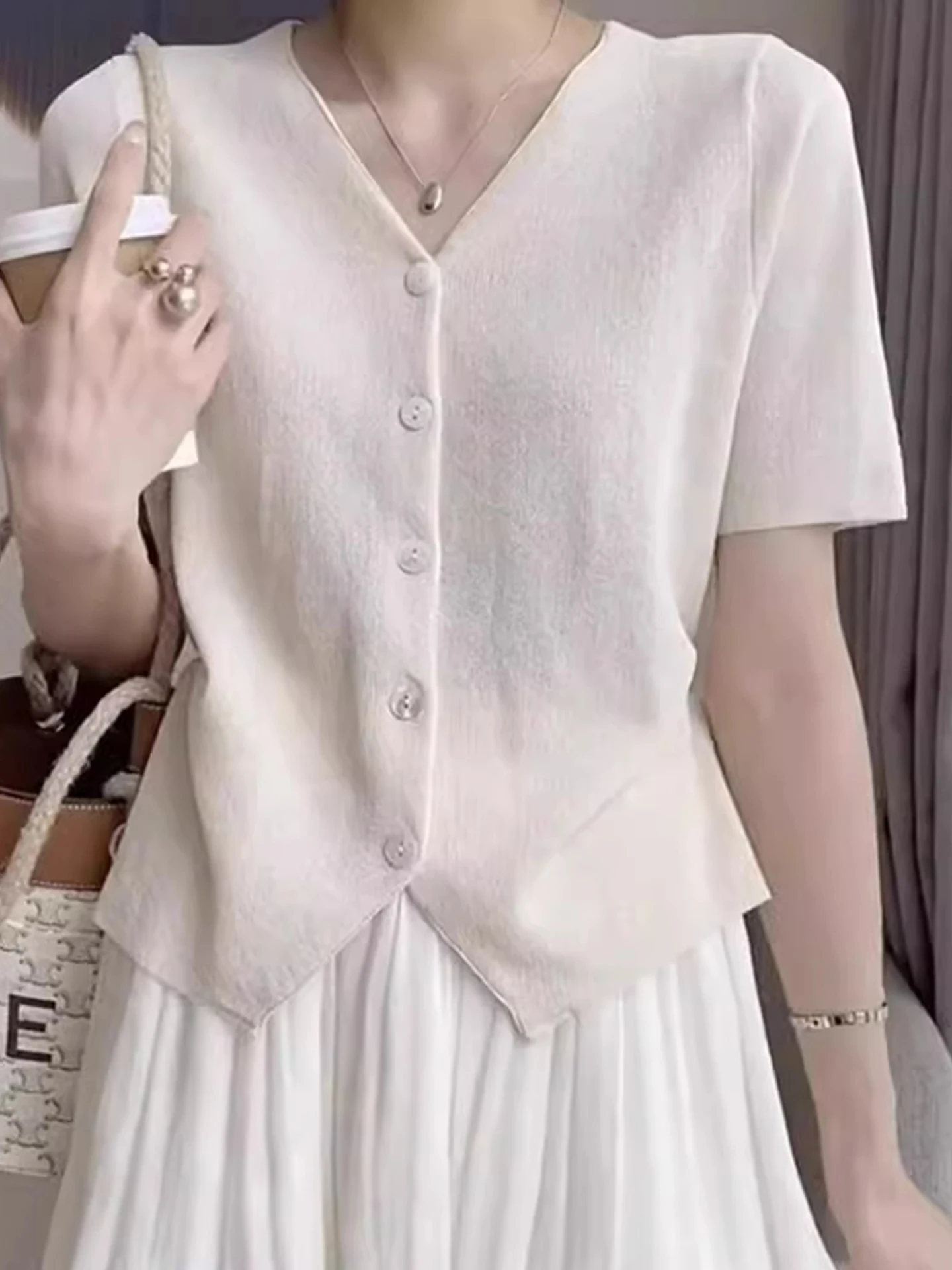 Or sve v-ne malha de seda gelo amigável à pele casual verão cardigan único botão cor pura feminino faion topo