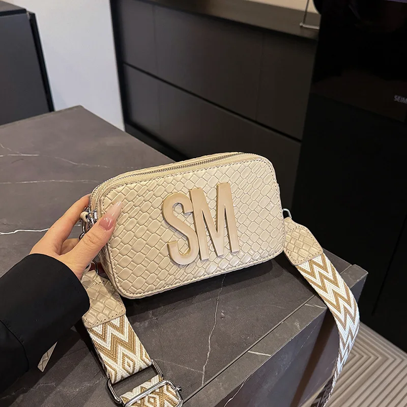 

Стеганая сумка для фотоаппарата 2025 года — модная квадратная сумка через плечо с широким ремешком | Водостойкая роскошная пригородная сумка