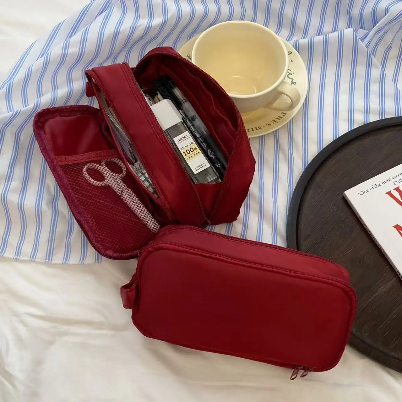 

Вместительная сумка-органайзер, сумка и коробка для хранения; портативный пенал, вместительный пенал и коробка для канцелярских принадлежностей.