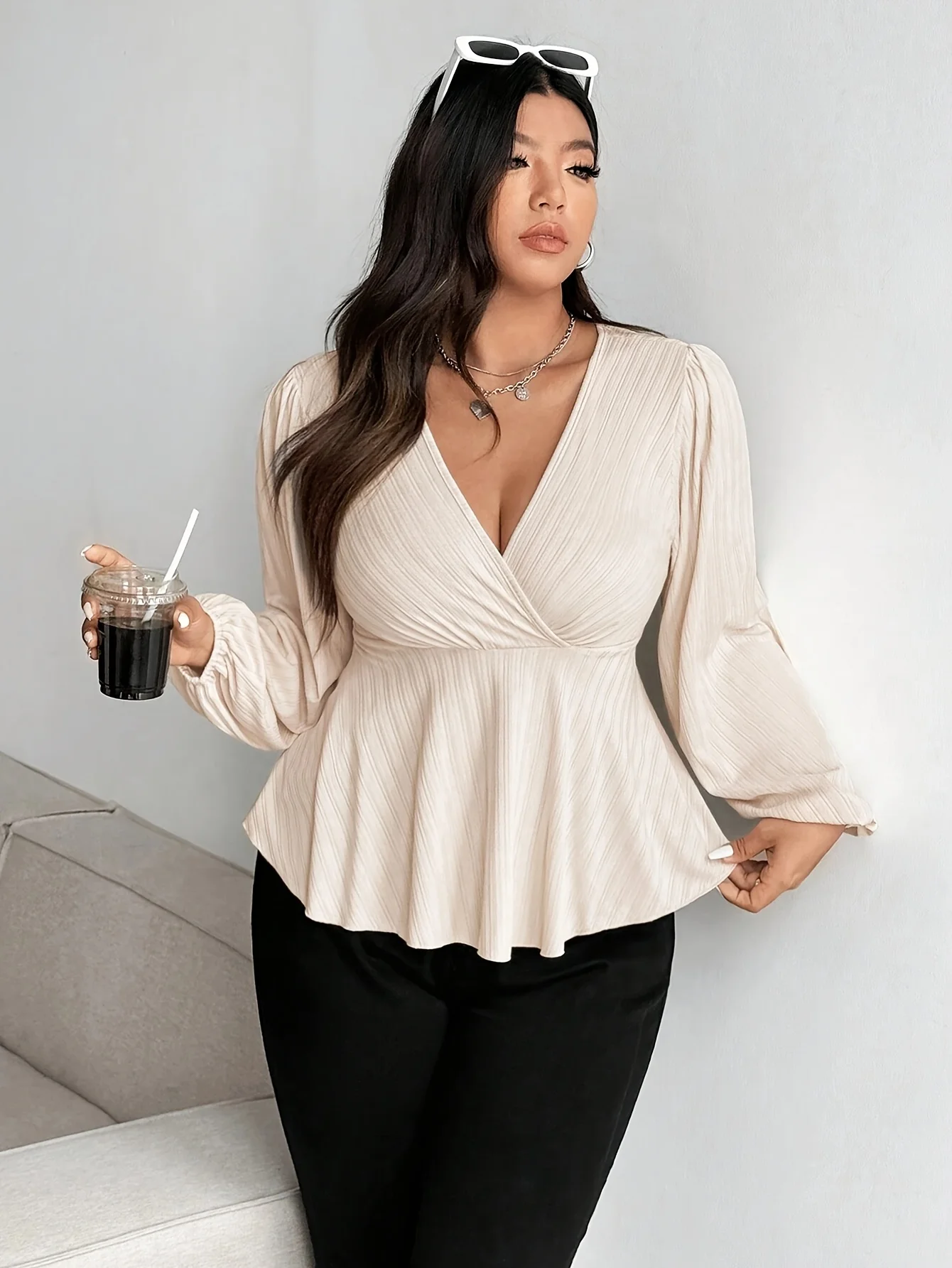 Plus-Size V-Ausschnitt Slim-Fit Langarm-Oberteil für Damen, Einfarbig, Elegantes V-Ausschnitt-Oberteil mit Laternenärmeln – Detail 11