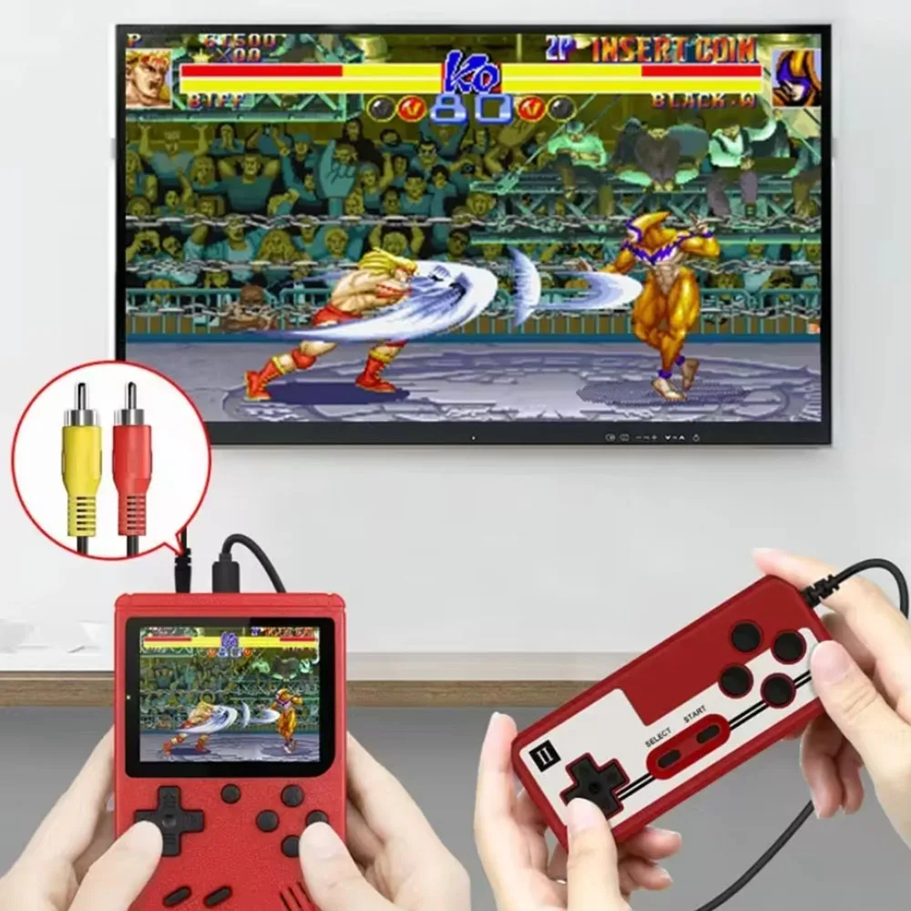 Um console de jogo pequeno portátil vermelho retrô clássico para crianças com centenas de carregamento de jogo pode ser conectado à TV
