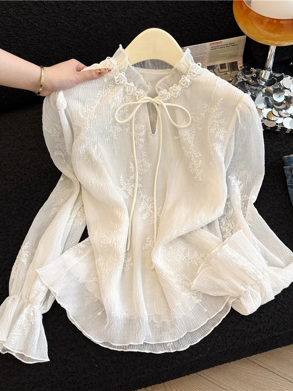 

Ele Long Sve Lace Embroidery irt Women's Faion Spring 2026 New High-End Unique Versatile Personali Top