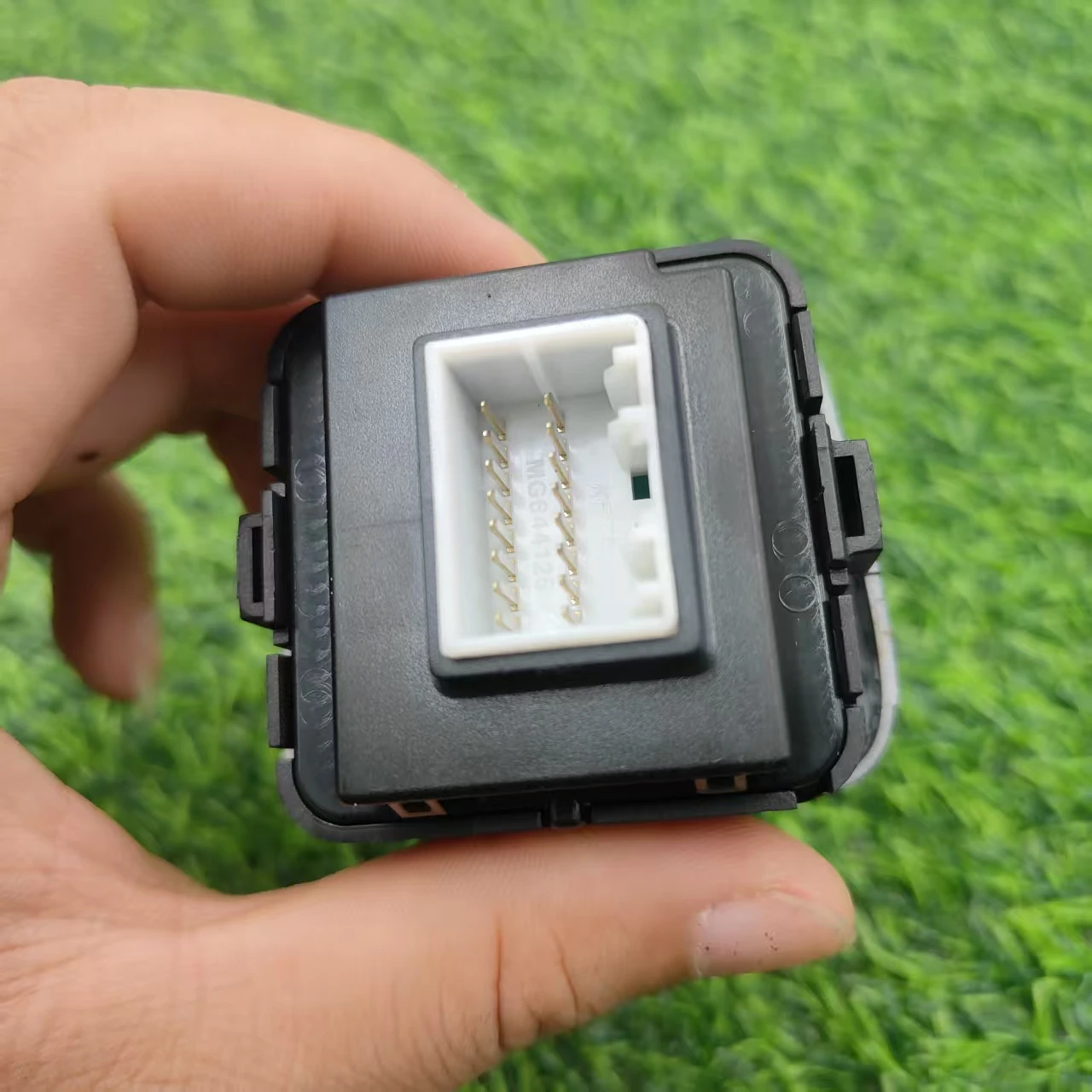 For Sonata YF 2011-2013 Eighth Generation YF Seat Ventilation and Heating Switch, Driver and Passenger Buttons OEM 93710-3S3004X