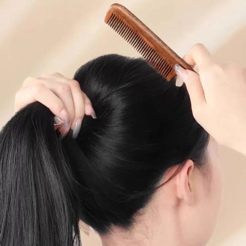 20 cm Haarkamm aus natürlichem Sandelholz, feinzahnig, verdickt, mit scharfem Ende, antistatischer Friseurkamm zum Stylen und Pflegen – Detail 4