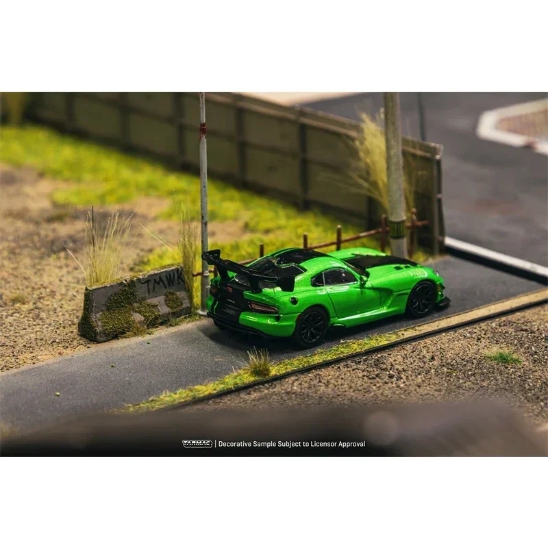 Tarmac Works 1:64 Viper ACR Extreme Green Metallic Diecast Diorama Car Model Collection Miniaturet TW