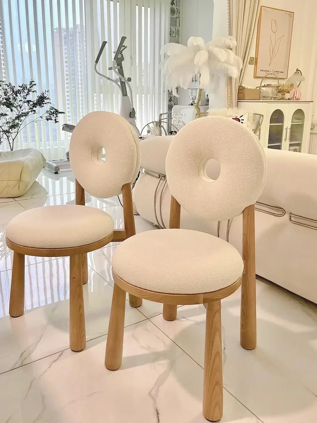 Nordic Modern Home Bedroom Makeup Chair Internet celebrity Dressing Stool Dining Chair Simple Donut Lamb Fleece Chair Backrest