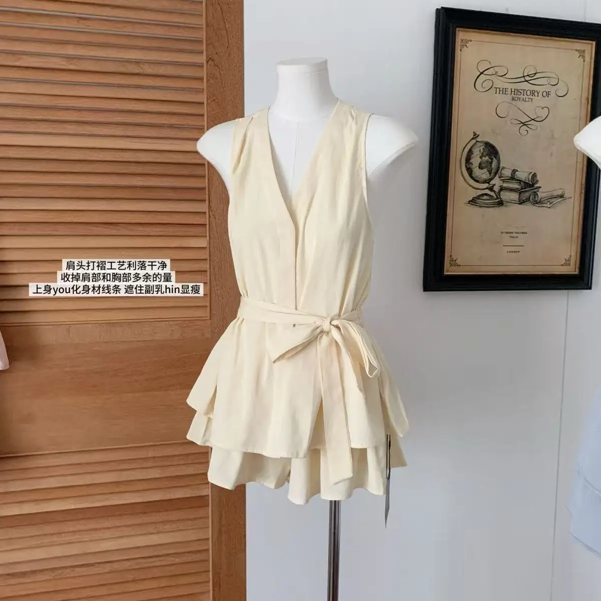 

RAIN YAN LIN Women's Elegant Simple Suit Summer New V-Neck Sleeveless Vest Tops + High Waist Shorts Casual Fashion 2-Piece Set