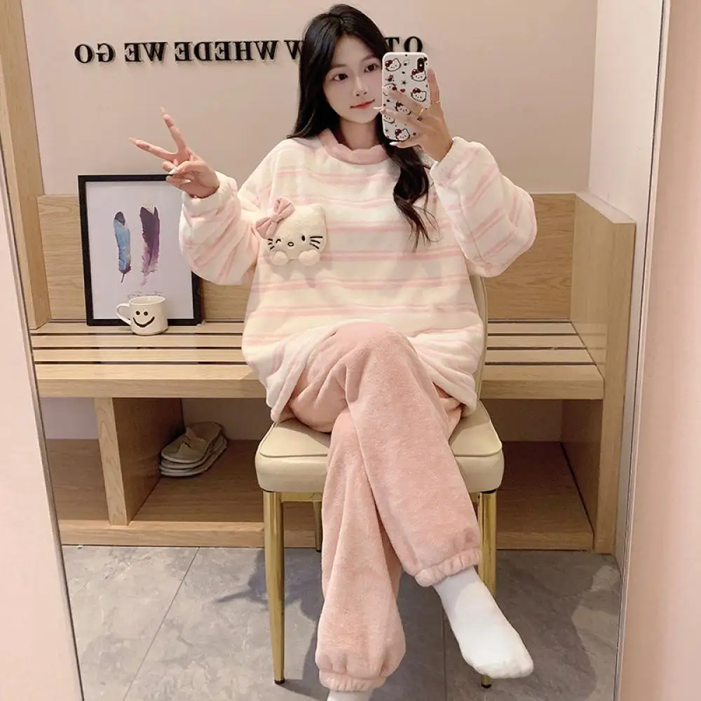 Nette Hallo Kitty Frauen Warme Flanell Pyjamas Set Kawaii Weibliche Winter Verdicken Hause Kleidung Mädchen Cartoon Verdicken Nette Tops Hosen