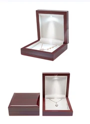 Wooden Box Led Light Jewelry Box Burgundy Four-Leaf Clover Bracelet Earrings Necklace Storage Box Gift Packaging Box With Lamp
