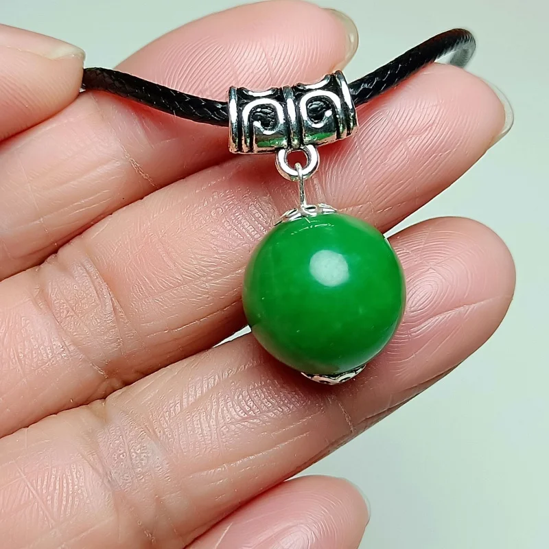 Factory Wholesale Dry Green Ball Pendant Women's round Bead Necklace Fashion Short Necklace Jade Crafts