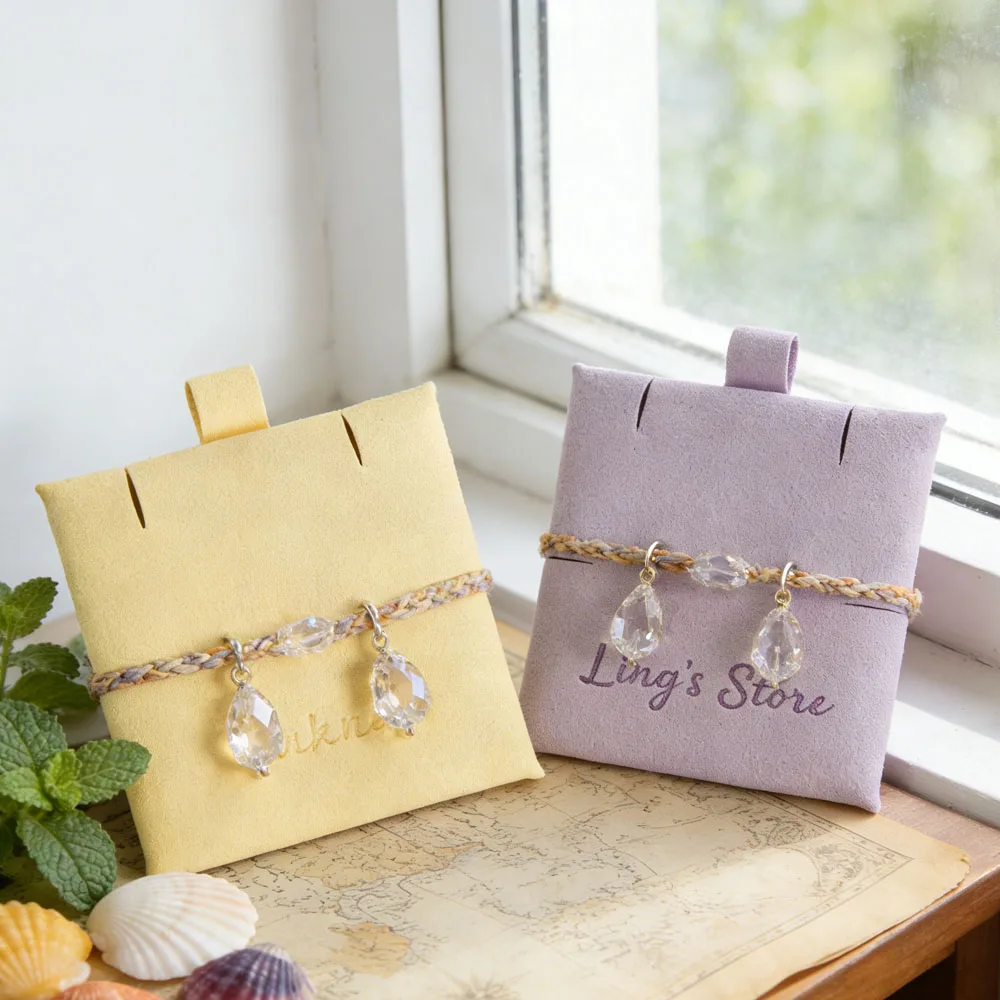 

50 шт./лот, карты для демонстрации ювелирных изделий, индивидуальный логотип, серьги, ожерелье, аксессуары для хранения, упаковка, подушечки из микрофибры для DIY, шкатулка для ювелирных изделий, сумка