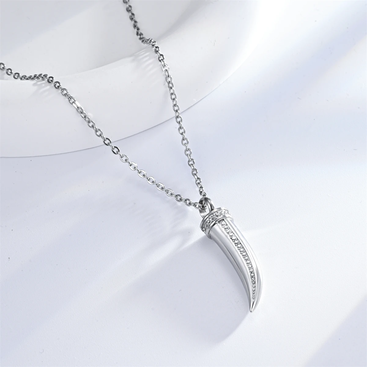 Personality Stainless Steel Wolf Teeth Cremation Urn Pendant Necklace for Women Men Keepsake Memorial Ashes Jewelry