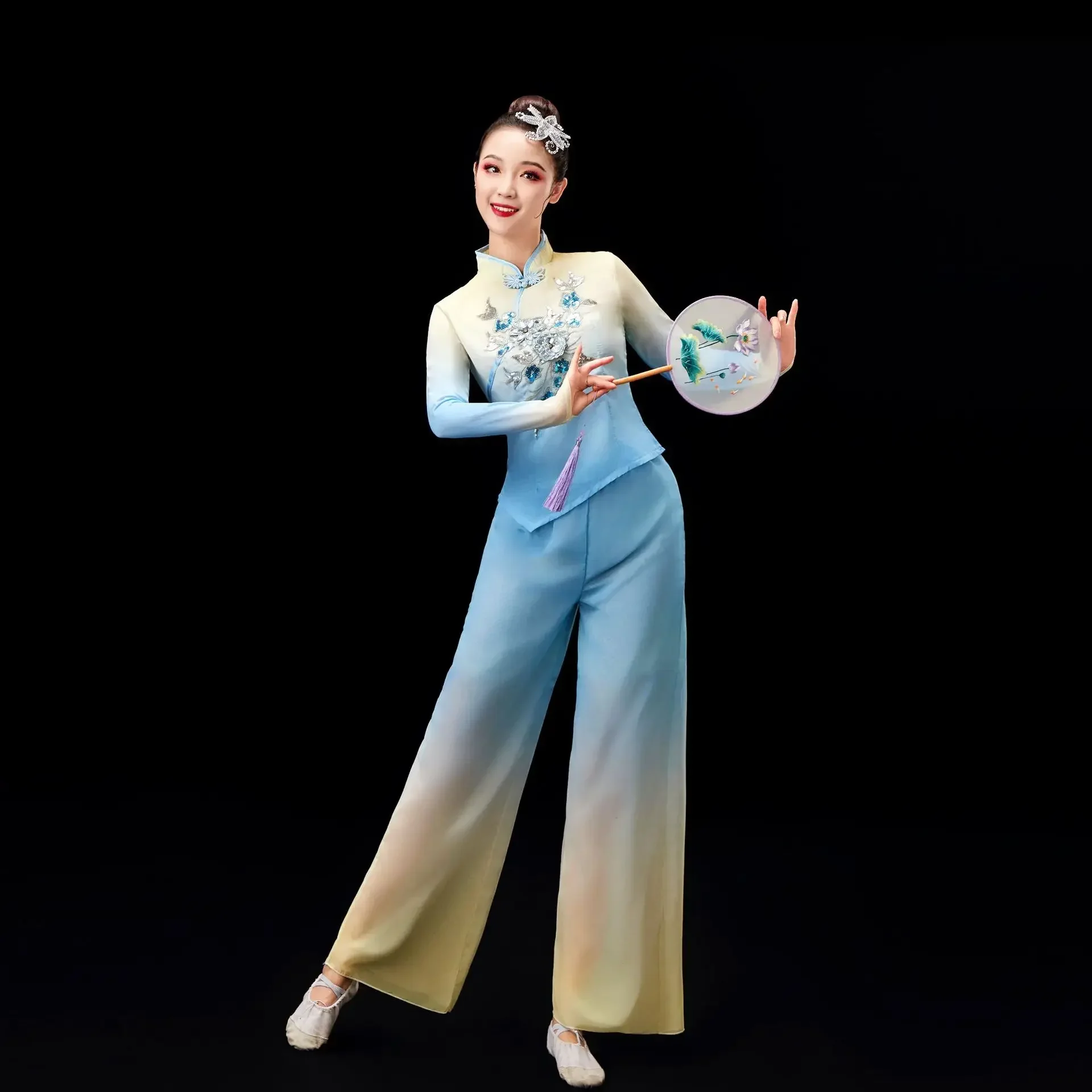 

Classical dance costumes Women's elegant Chinese style yangko costumes Fan dance new suits National modern dance costumes