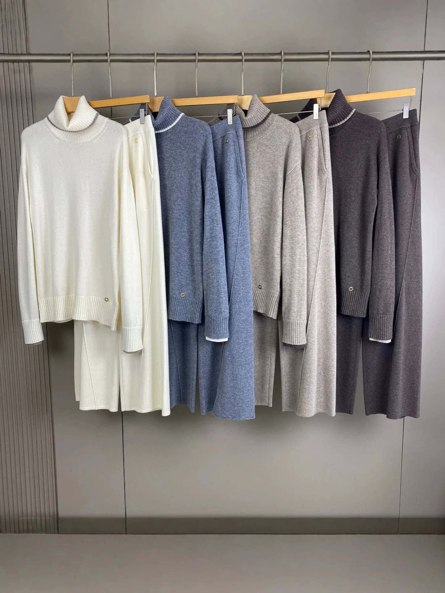 2026 Fall/Winter Women's Pure Cashmere Set: Turtleneck Sweater and Straight-Leg Wide-Leg Pants with Elastic Waist