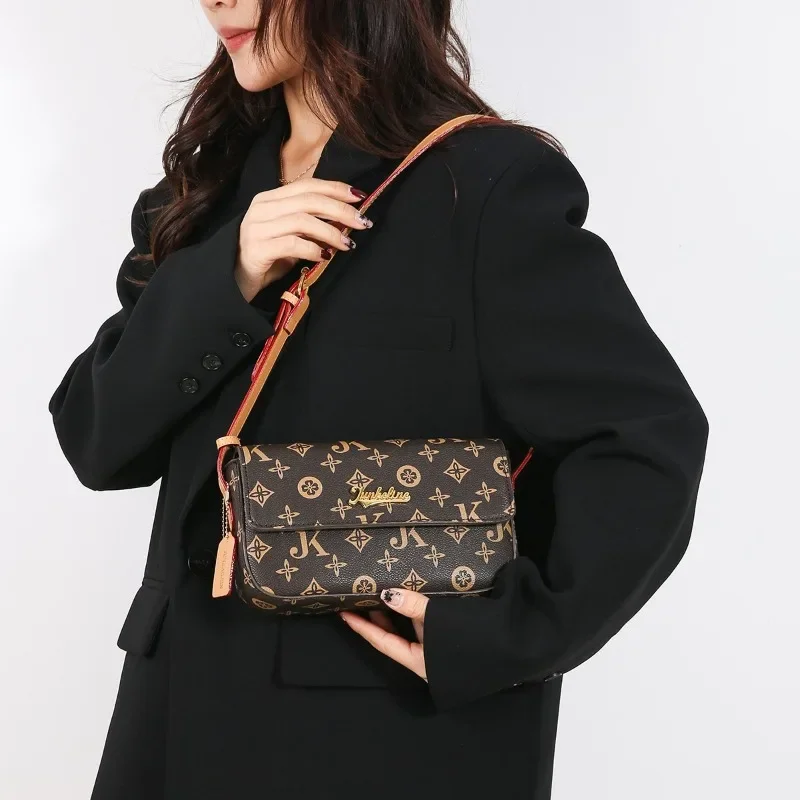 

Modern Minimalist Leather Tote Bag - High-End Crossbody Purse With Solid Color & Parisian Chic Design