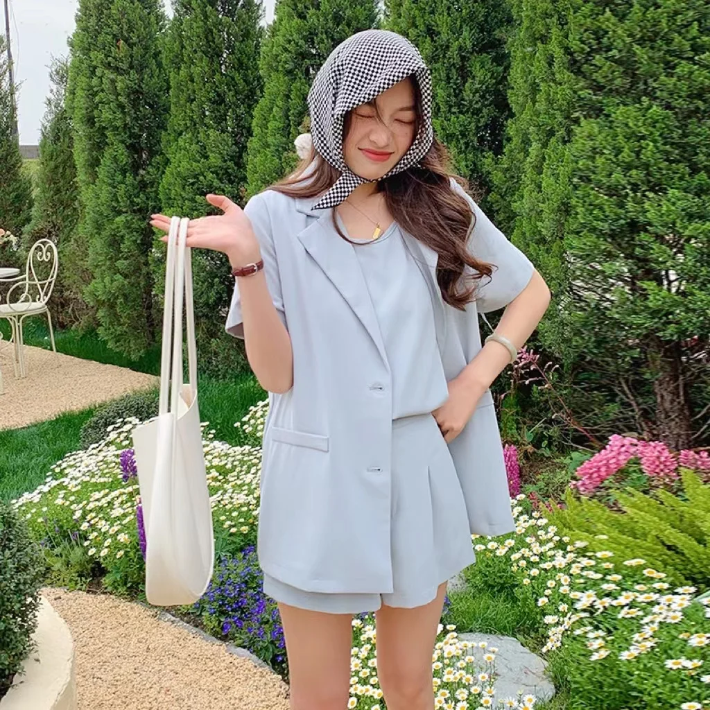 

Shorts Sets 2022 Summer New Solid Color Suspender Bottoming Shirt + Suit Collar Short-sleeved Cardigan + Shorts Three-piece Set