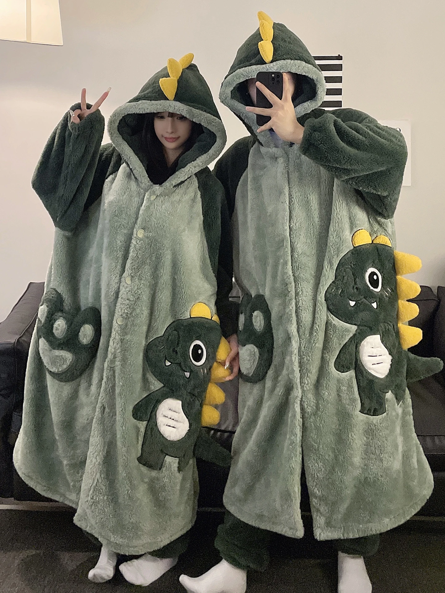 pyjama-fce-assorti-pour-couple-en-velours-corail-motif-dinosaure-vetements-d'hiver-coupe-ample-grande-taille-robe-pour-hommes-et-femmes